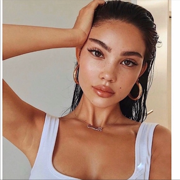 Your Favorite Bold Gold Hoop Earrings - Picture 7 of 11